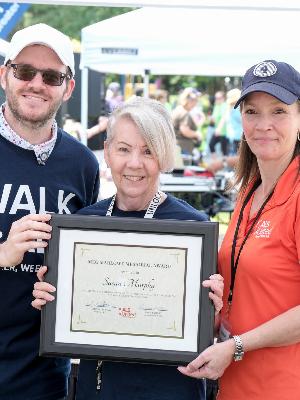 Susan Murphy of Murph's Mafia being awarded for being a champion volunteer!
